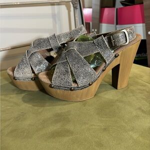 6 Sbicca wooden heels platform bronze distressed sandal metallic nailhead